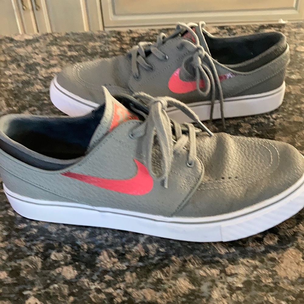NIKE MEN’S STEFAN JANOSKI SKATEBOARDING SHOE SIZE8